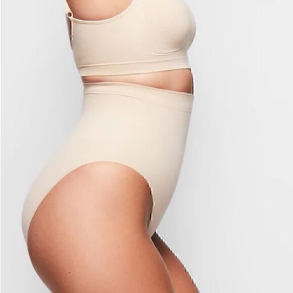 NWOT Skims Sculpting Mid Waist Briefs 4X/5X in Clay - Picture 3 of 9